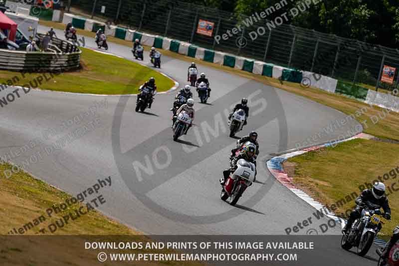 Vintage motorcycle club;eventdigitalimages;mallory park;mallory park trackday photographs;no limits trackdays;peter wileman photography;trackday digital images;trackday photos;vmcc festival 1000 bikes photographs